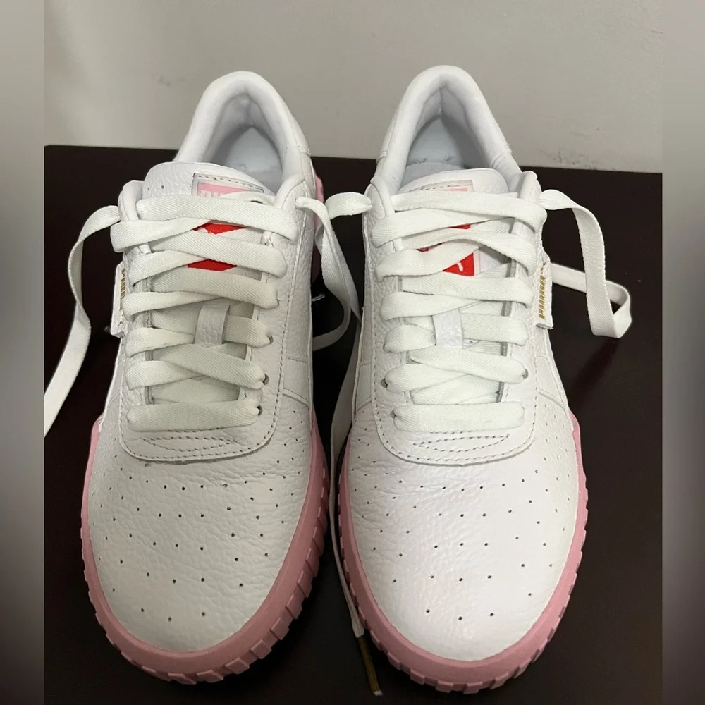 Women’s Puma - Picture 2 of 10